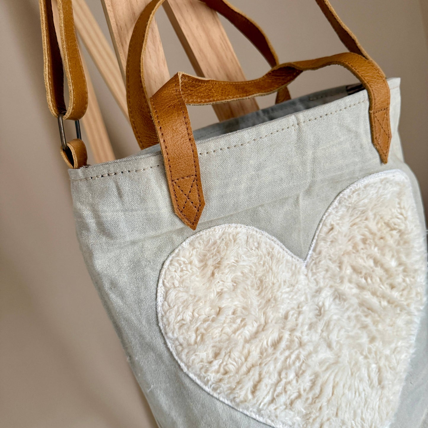 Liefe NL Crossbody Bucket Bag teddy heart - 2 style handle