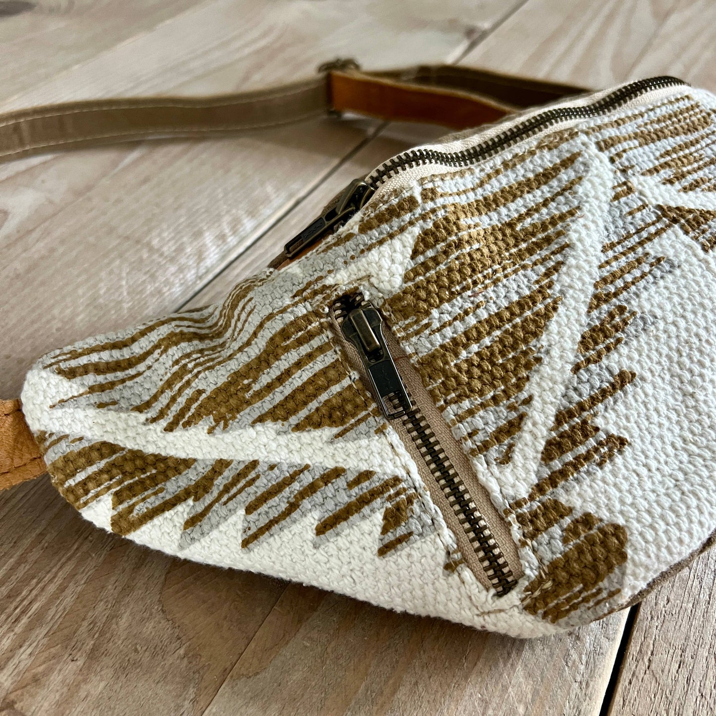 Liefe NL - Aztek BumBag