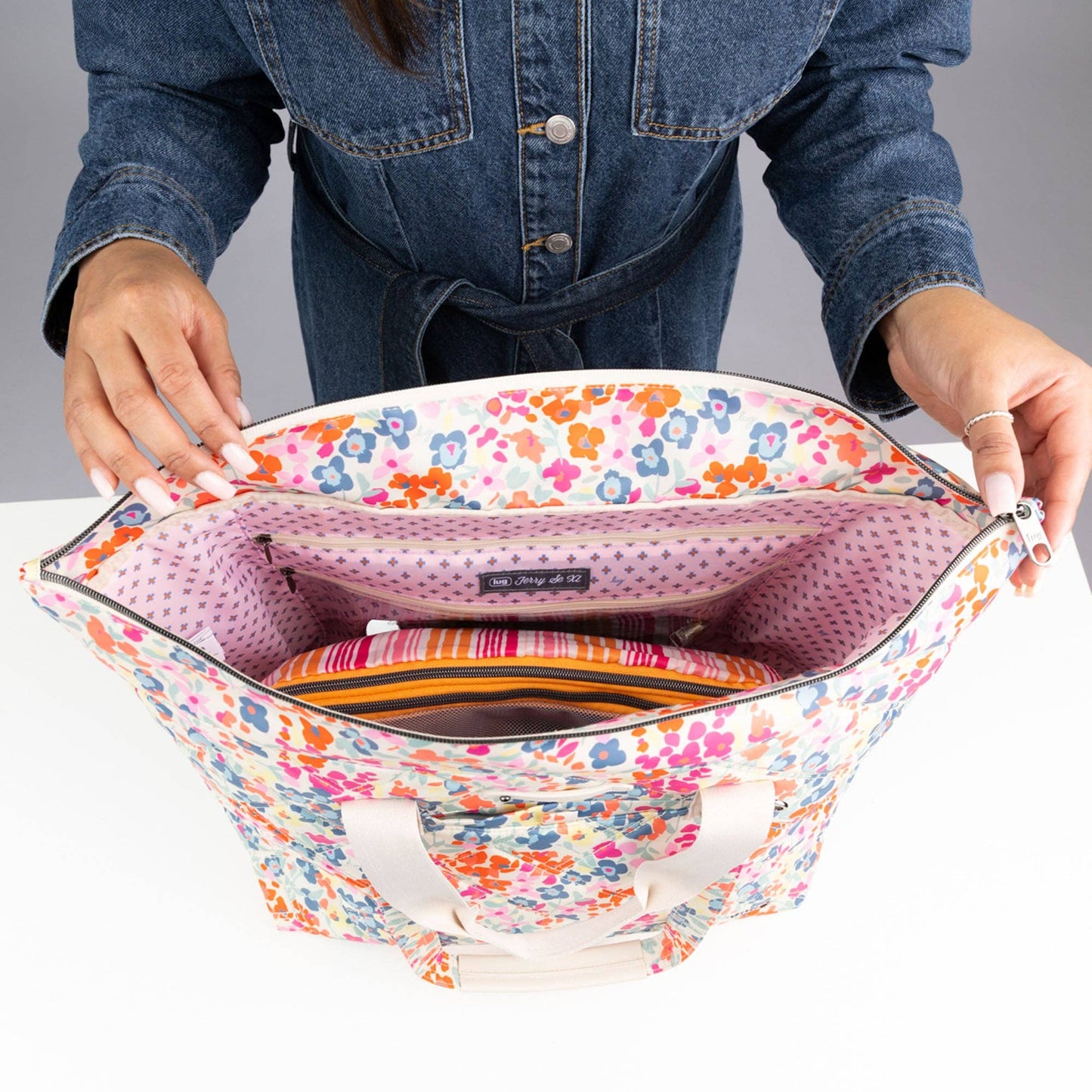 Ferry XL SE Expandable Carry-All with Charm Bar