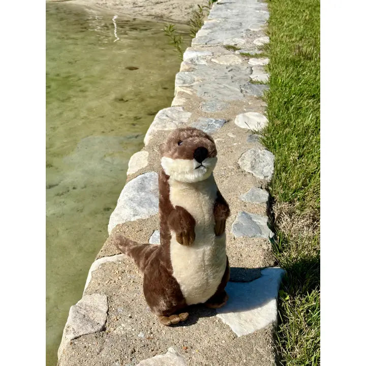 14" River Otter